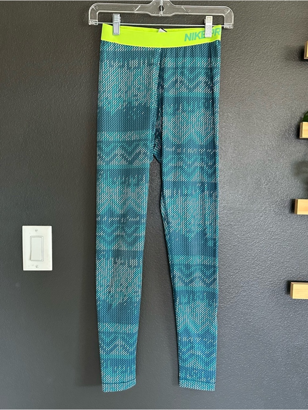 Nike Pro Dri-FIT Leggings Women’s Small Green Blue Patterned Athletic Pants